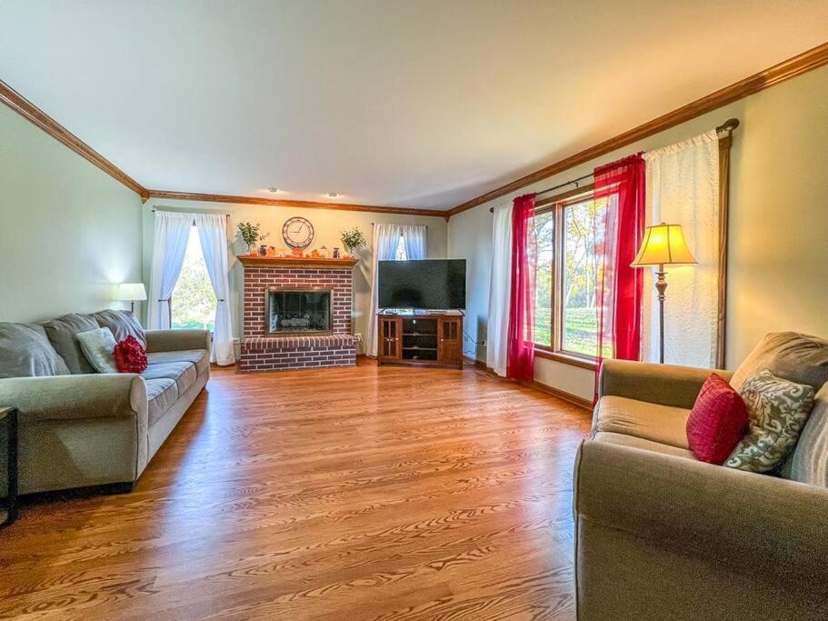 Charming Lake Geneva, Wisconsin 3Br/2Bath Home - Shagbark Waters エクステリア 写真